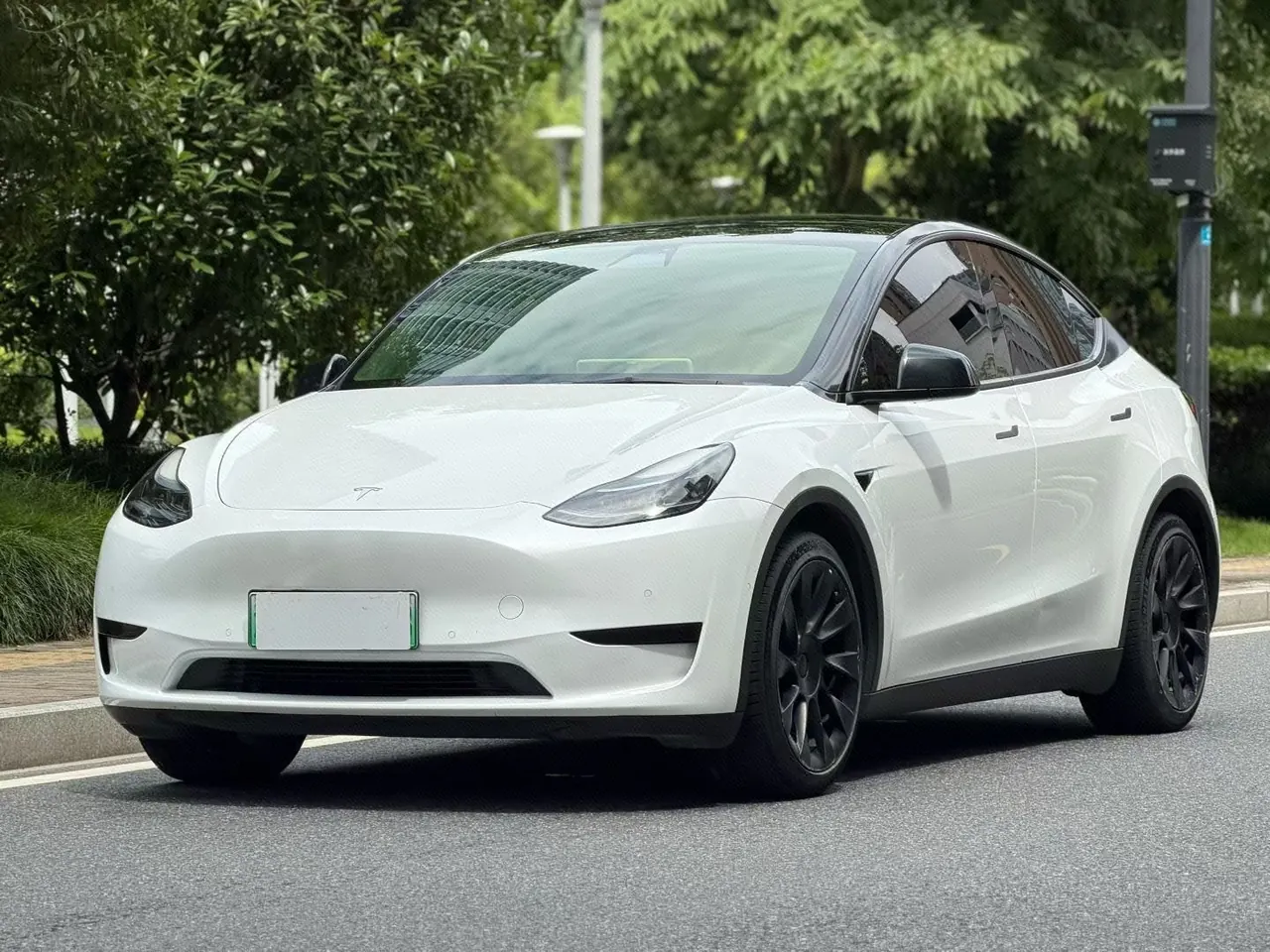 打开图片灯箱:Tesla 2022 Model Y rear-wheel drive version (facelift) automatic gear