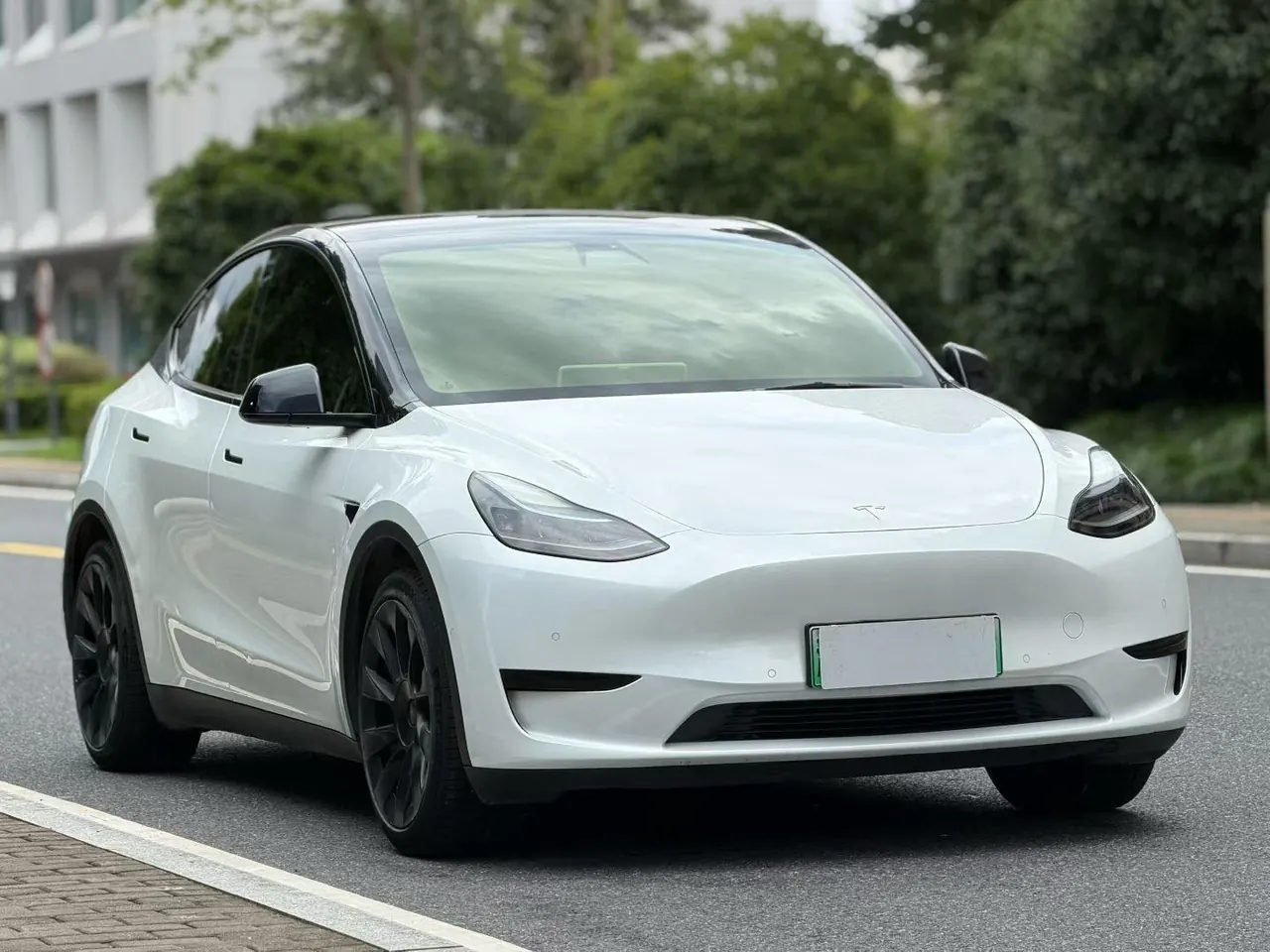 Tesla 2022 Model Y rear-wheel drive version (facelift) automatic gear 2