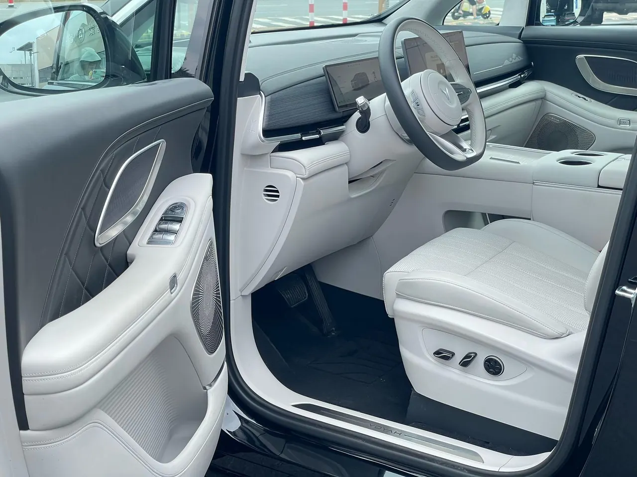 Voyah 2025 dreamers PHEV 1.5T four-wheel drive flagship dry Kun version automatic gear 10