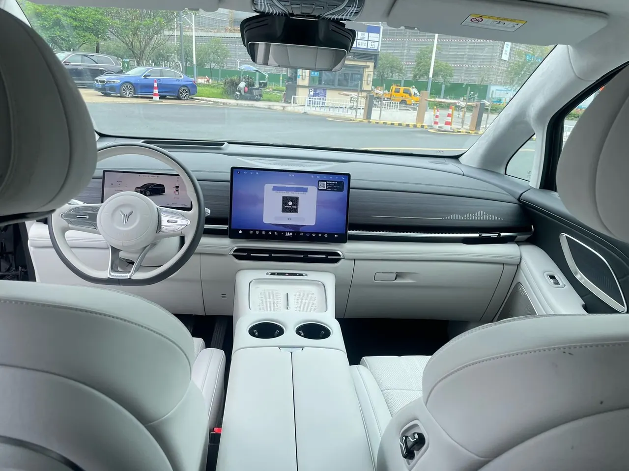 Voyah 2025 dreamers PHEV 1.5T four-wheel drive flagship dry Kun version automatic gear 12