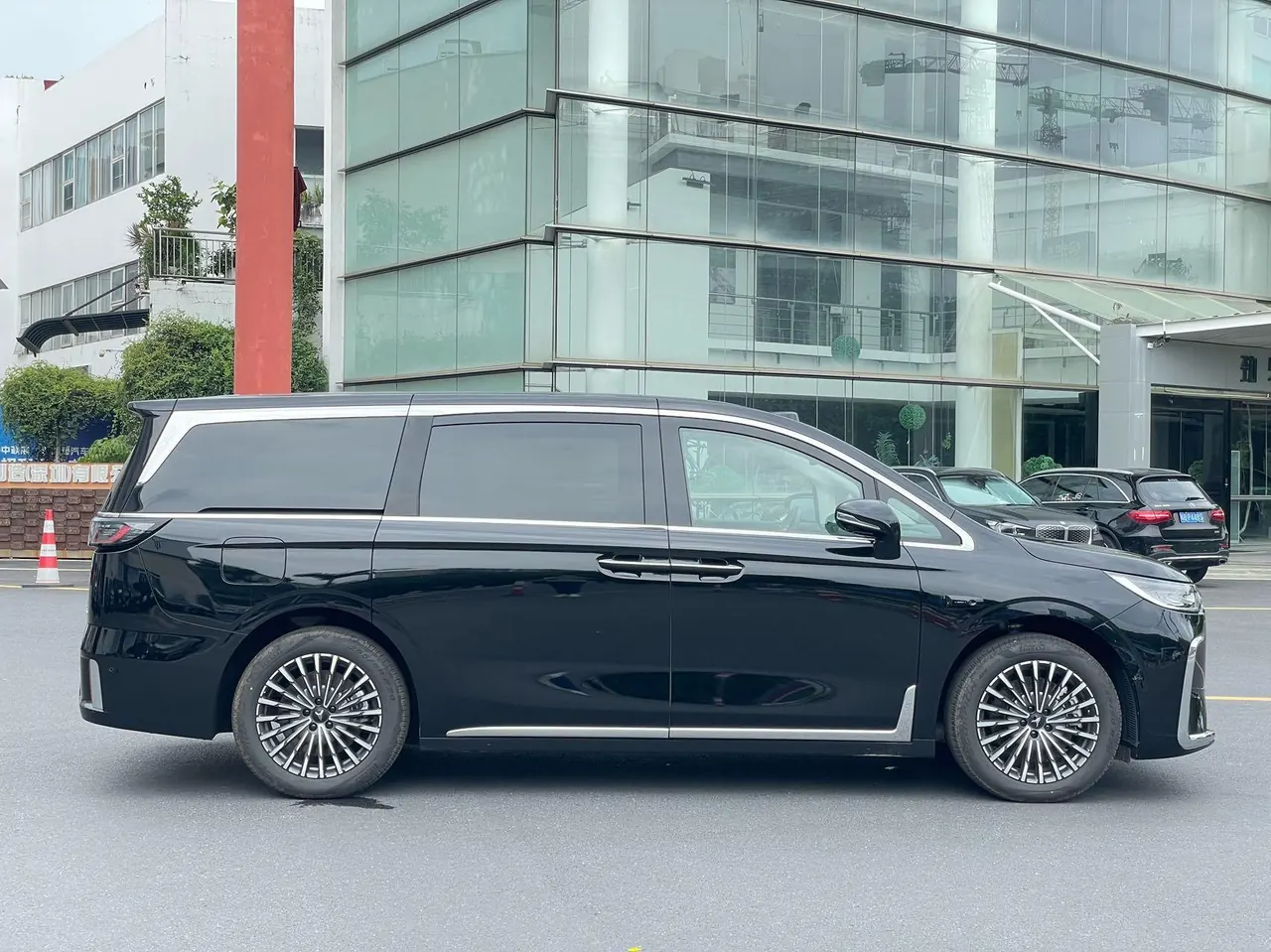 Voyah 2025 dreamers PHEV 1.5T four-wheel drive flagship dry Kun version automatic gear 4