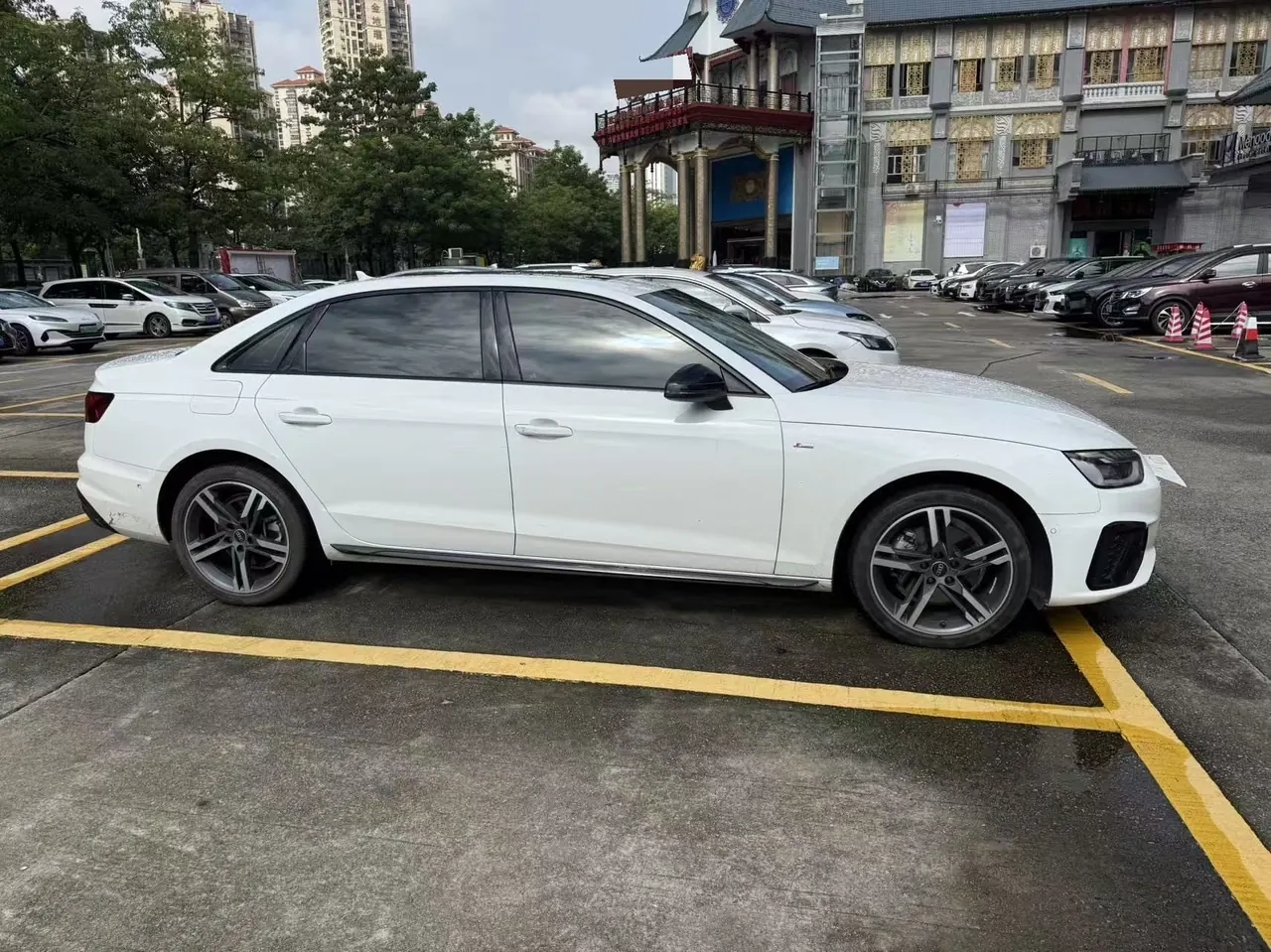Audi 2022 A4L 2.0TFSI 40TFSI Deluxe Dynamic Automatic 7