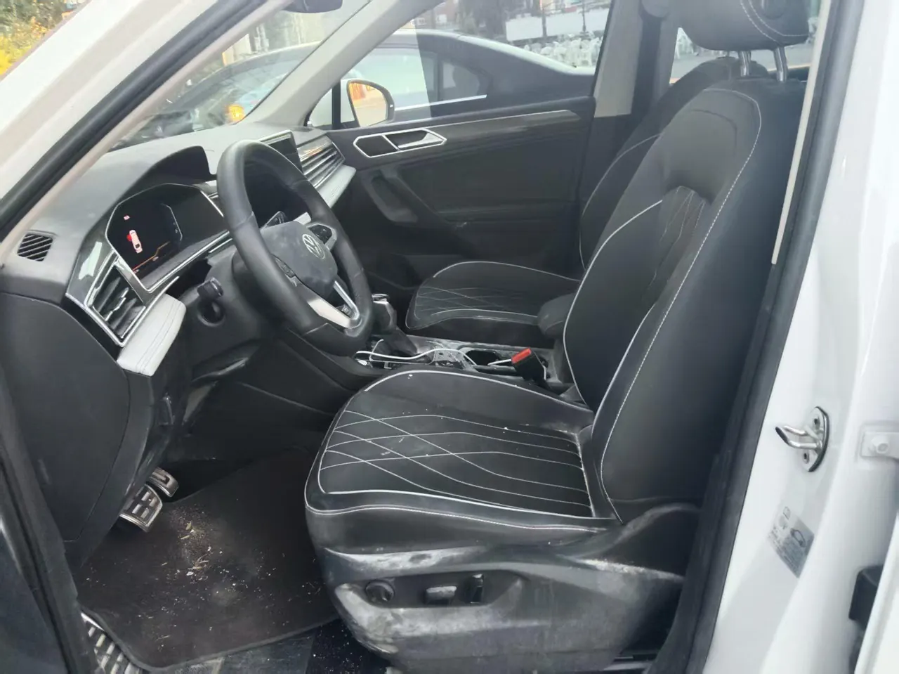 Volkswagen 2025 Tiguan L R-Line 2.0TSI 330TSI outstanding two-wheel drive R-Line Long Yao version automatic gear 4