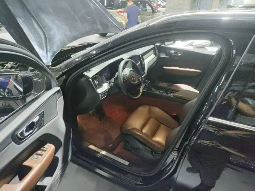 Volvo 2020 XC60 2.0T T5 4-wheel drive Zhiyuan Deluxe Edition Automatic Gear 3