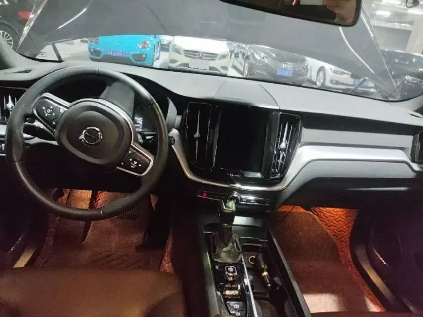 Volvo 2020 XC60 2.0T T5 4-wheel drive Zhiyuan Deluxe Edition Automatic Gear 4