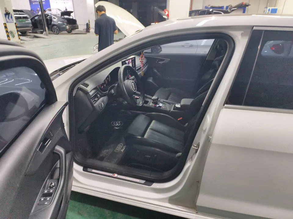 Audi 2020 A4L 2.0TFSI 40TFSI Fashion Dynamic Automatic 3