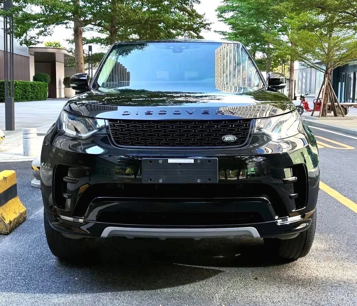 Land Rover found (imported) 2023 found 5 48V 3.0T 360PS R-Dynamic S automatic gear 3