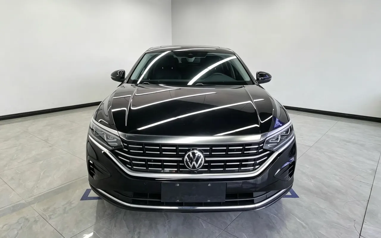 Volkswagen 2022 Passat 2.0TSI 330TSI Deluxe Edition Automatic 2