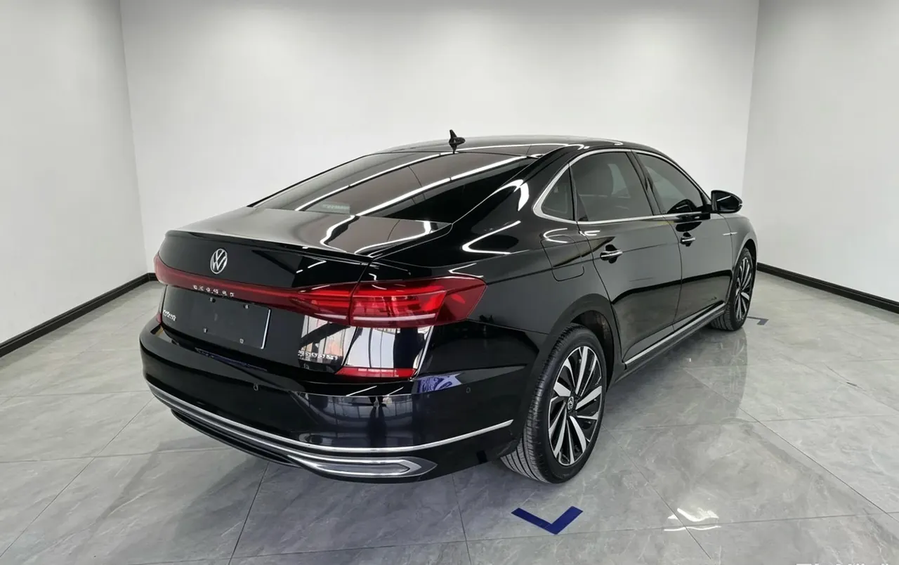 Volkswagen 2022 Passat 2.0TSI 330TSI Deluxe Edition Automatic 3