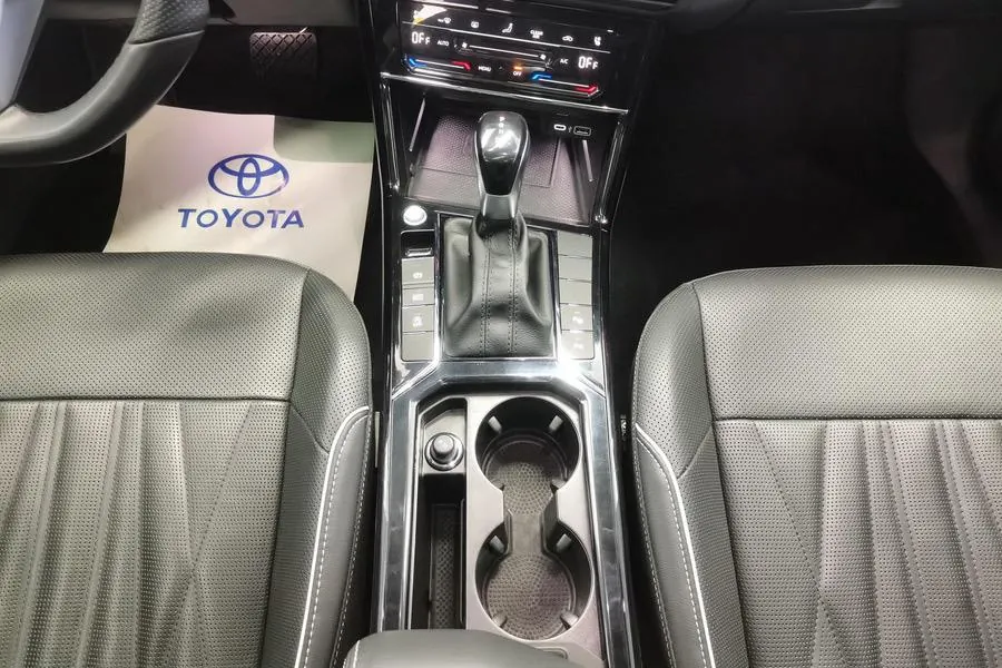 Volkswagen 2022 Passat 2.0TSI 330TSI Deluxe Edition Automatic 9
