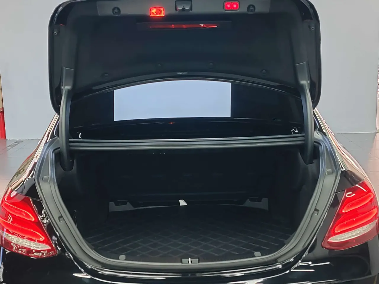 Mercedes Benz E Class 2020 E 300 L 2.0T Luxury Automatic Gear 15
