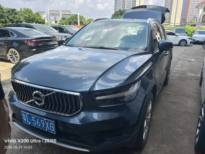 Volvo 2021 XC40 2.0T T4 four-wheel drive smart fashion version of automatic gear - View 1