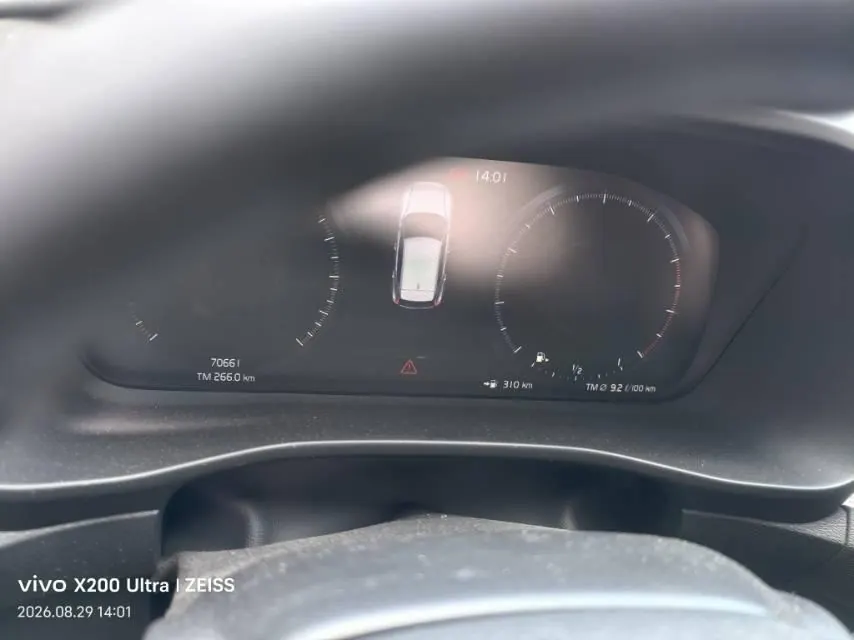 Volvo 2021 XC40 2.0T T4 four-wheel drive smart fashion version of automatic gear 10