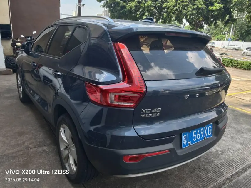 Volvo 2021 XC40 2.0T T4 four-wheel drive smart fashion version of automatic gear 3
