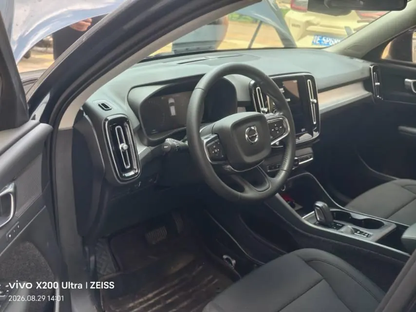 Volvo 2021 XC40 2.0T T4 four-wheel drive smart fashion version of automatic gear 5