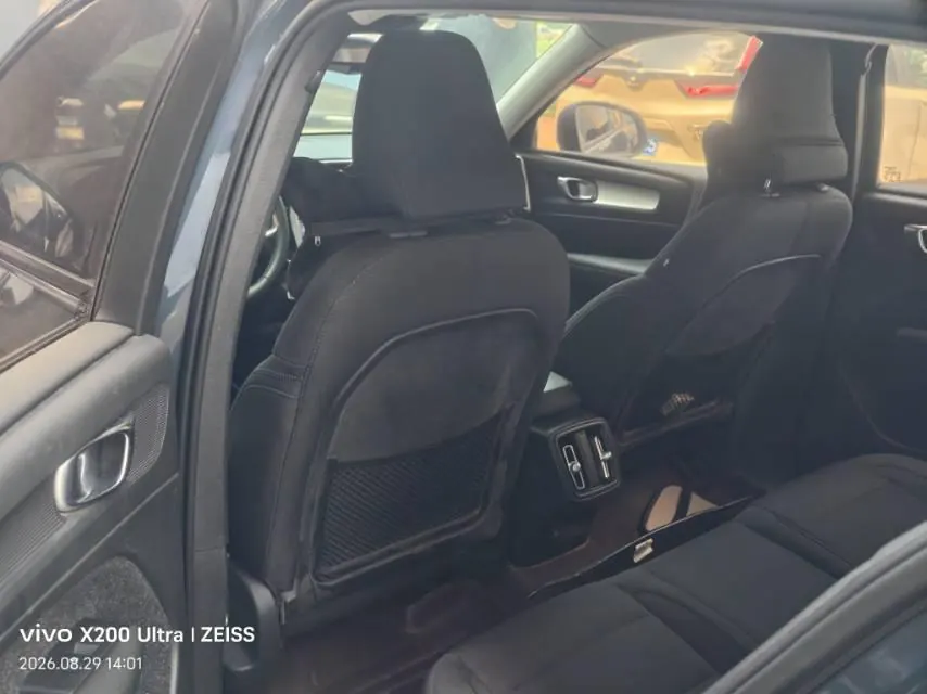Volvo 2021 XC40 2.0T T4 four-wheel drive smart fashion version of automatic gear 9