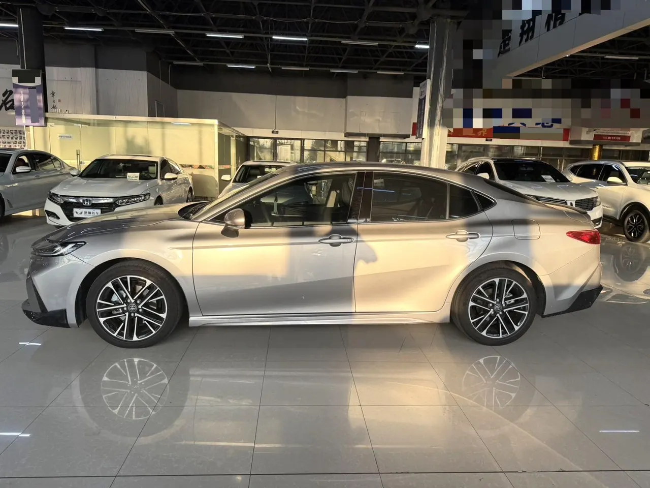 Toyota 2025 Camry Dual Engine 2.0HG Stepless Brilliant Edition Automatic Gear 3
