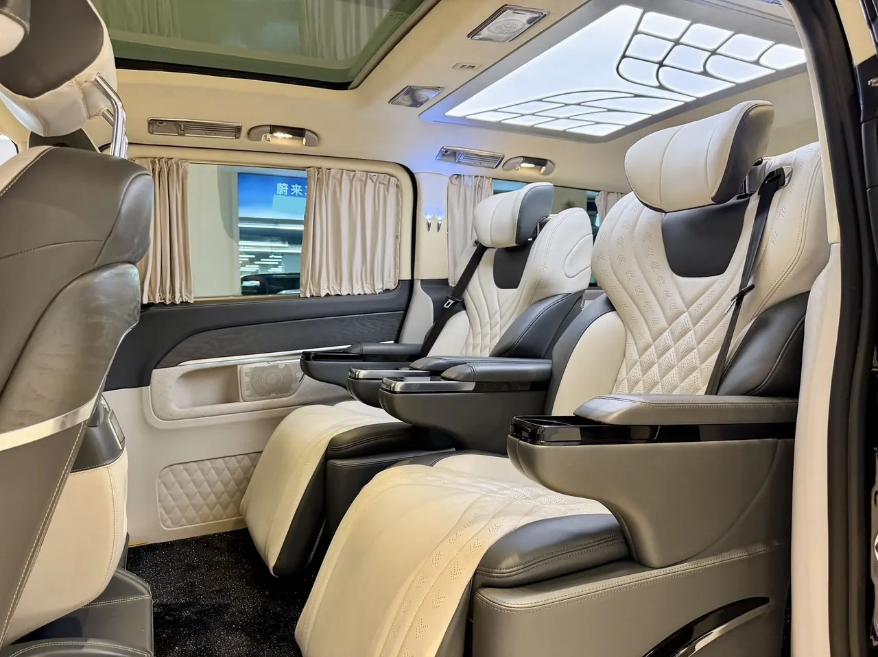 Mercedes Benz V 2020V 260 L 2.0T Deluxe Edition Automatic Gear 2