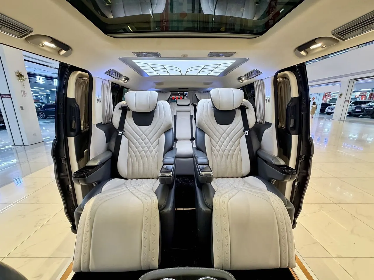 Mercedes Benz V 2020V 260 L 2.0T Deluxe Edition Automatic Gear 4