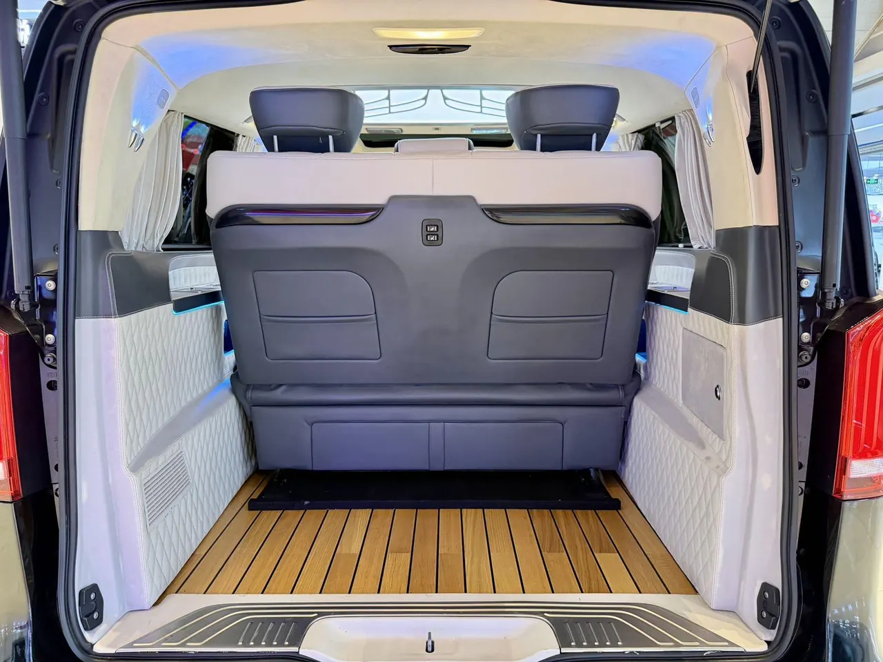 Mercedes Benz V 2020V 260 L 2.0T Deluxe Edition Automatic Gear 9
