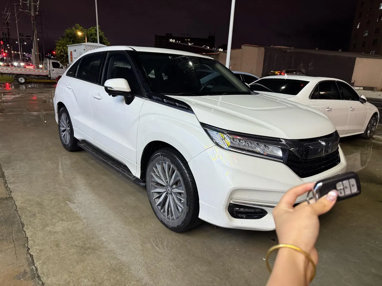 Honda 2020 Crown Road 2.0T 370TURBO Two-Drive Deluxe Automatic Gear 4