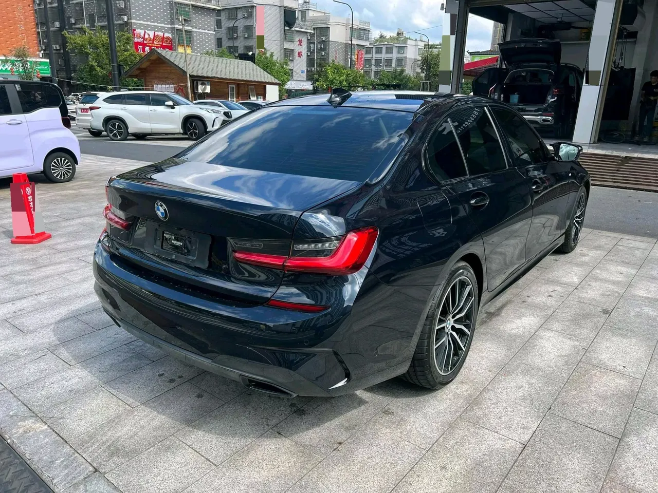 BMW 3 Series 2021 325i 2.0T M Sports Obsidian Night Kit (Changed) Automatic Gear 2