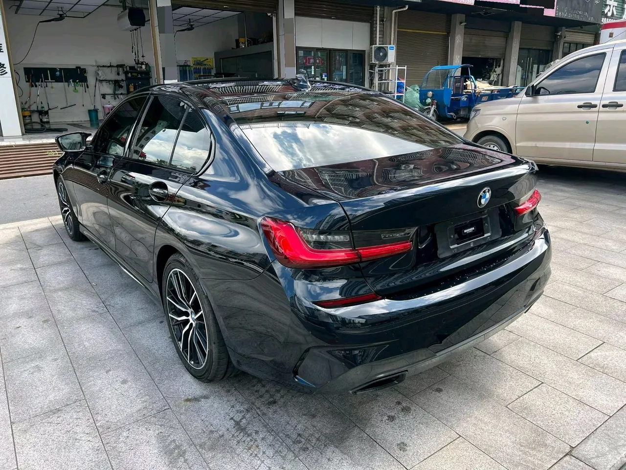 BMW 3 Series 2021 325i 2.0T M Sports Obsidian Night Kit (Changed) Automatic Gear 3