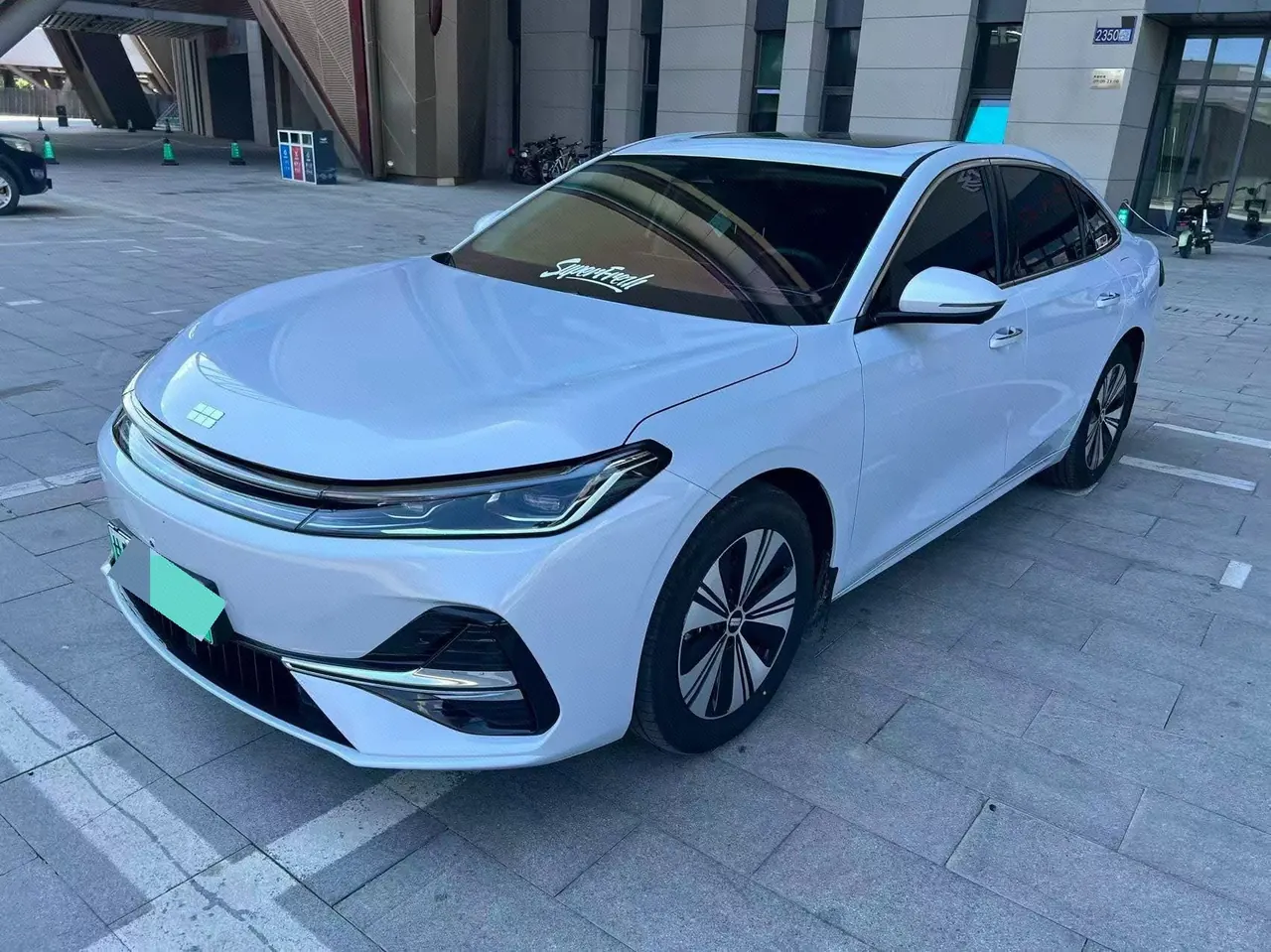Geely Galaxy 2025 A7 EM-i 1.5 150km Premium Edition Automatic Gear - View 1