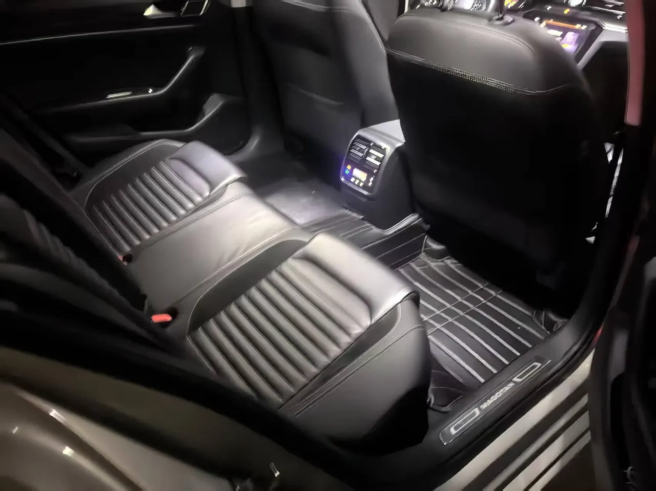 Volkswagen 2020 Magotan 2.0TSI 330TSI Leading Automatic 5