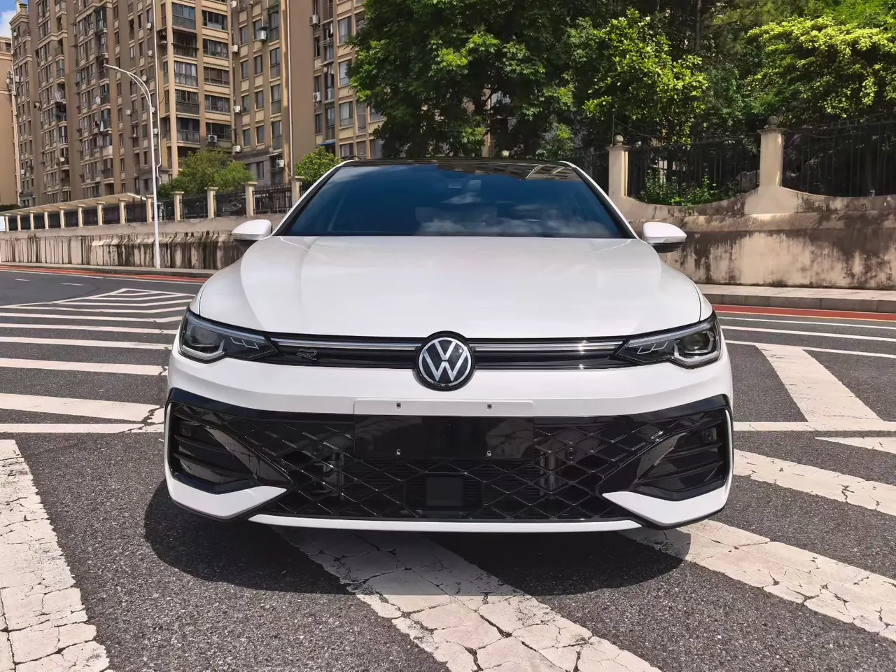 Volkswagen 2025 Golf 8 R-Line 1.5TSI 300TSI Automatic 2