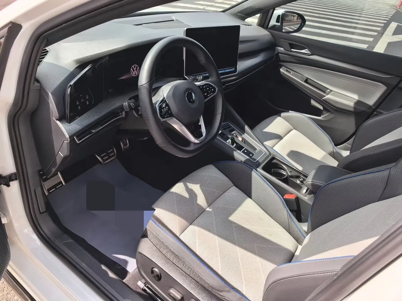 Volkswagen 2025 Golf 8 R-Line 1.5TSI 300TSI Automatic 4