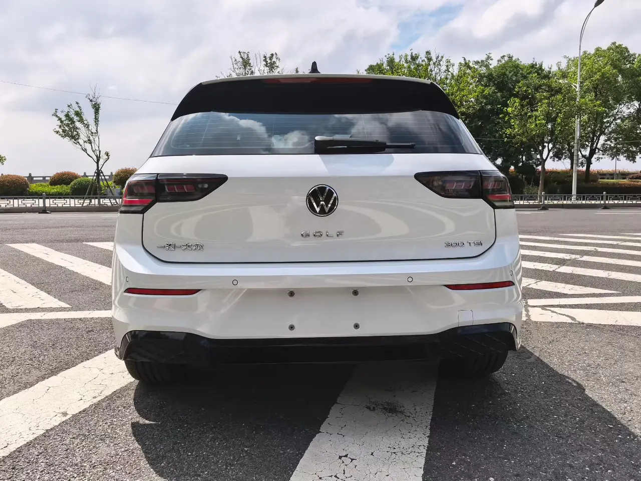 Volkswagen 2025 Golf 8 R-Line 1.5TSI 300TSI Automatic 8