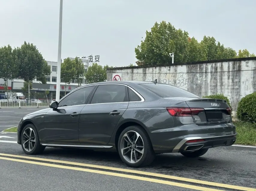 Audi 2020 A4L 2.0TFSI 40TFSI Fashion Dynamic Automatic 2