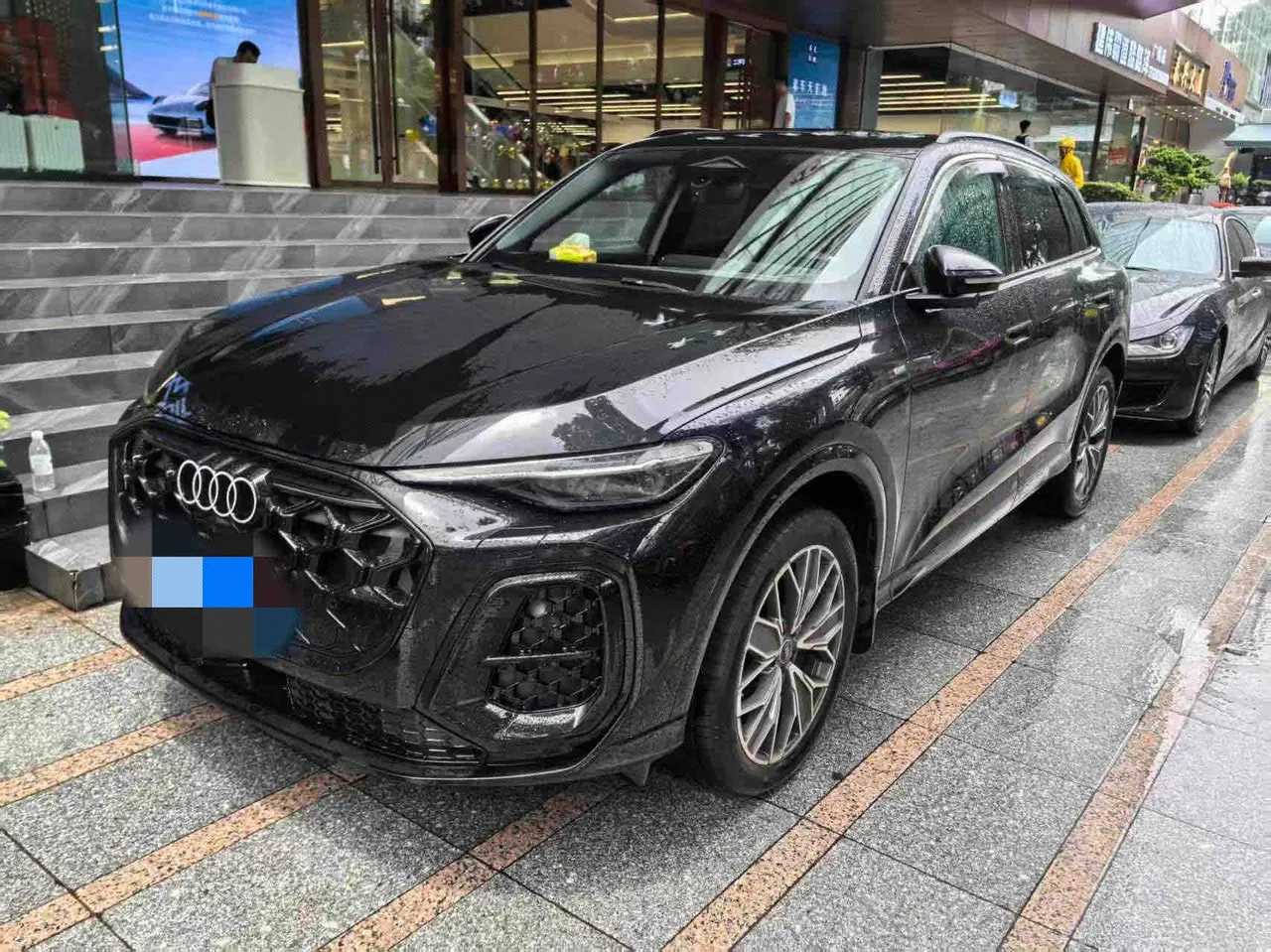 打开图片灯箱:Audi 2026 Q5L 20 T 10 million users exclusive version of automatic gear