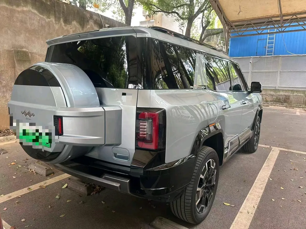 FangChengBao 2025 Leopard 8 2.0T Stepless Zhiyong Flagship Edition 6-seat Automatic Gear 4