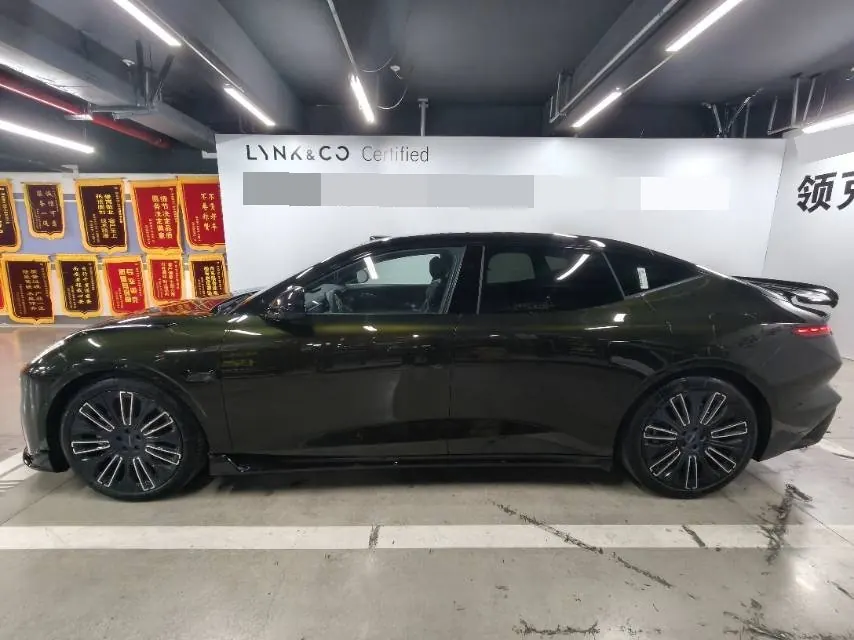 LYNK&amp;CO 2025 LYNK&amp;CO 10 EM-P 1.5T 240 four-wheel drive Ultra sports version automatic gear 3
