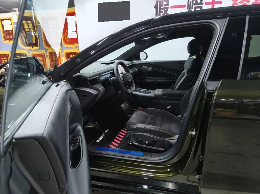 LYNK&amp;CO 2025 LYNK&amp;CO 10 EM-P 1.5T 240 four-wheel drive Ultra sports version automatic gear 5