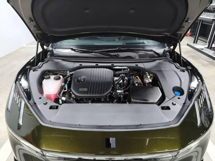 LYNK&amp;CO 2025 LYNK&amp;CO 10 EM-P 1.5T 240 four-wheel drive Ultra sports version automatic gear 8