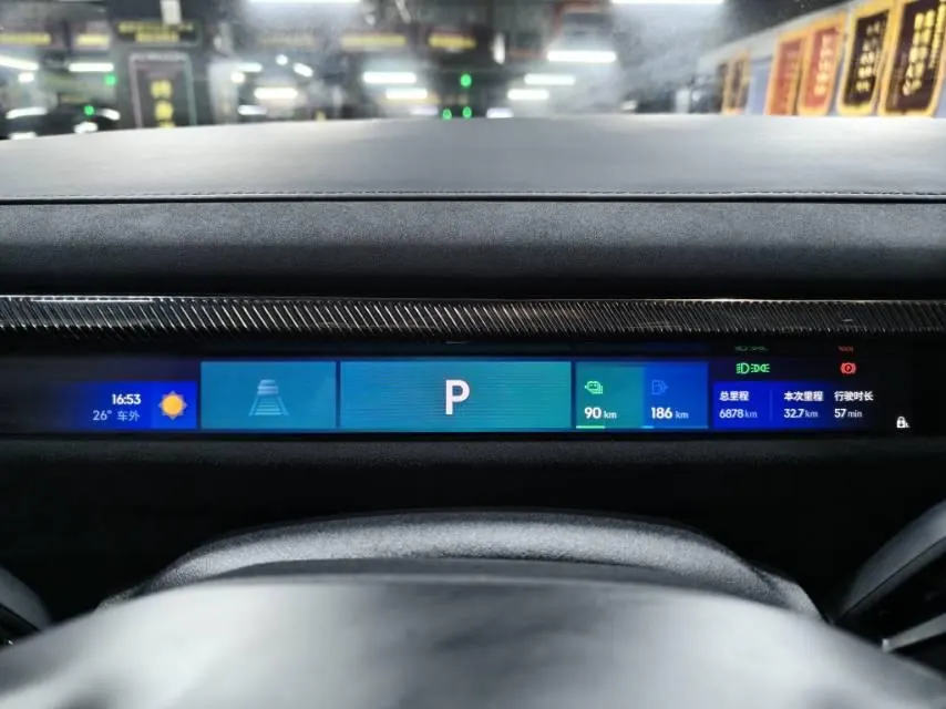 LYNK&amp;CO 2025 LYNK&amp;CO 10 EM-P 1.5T 240 four-wheel drive Ultra sports version automatic gear 9