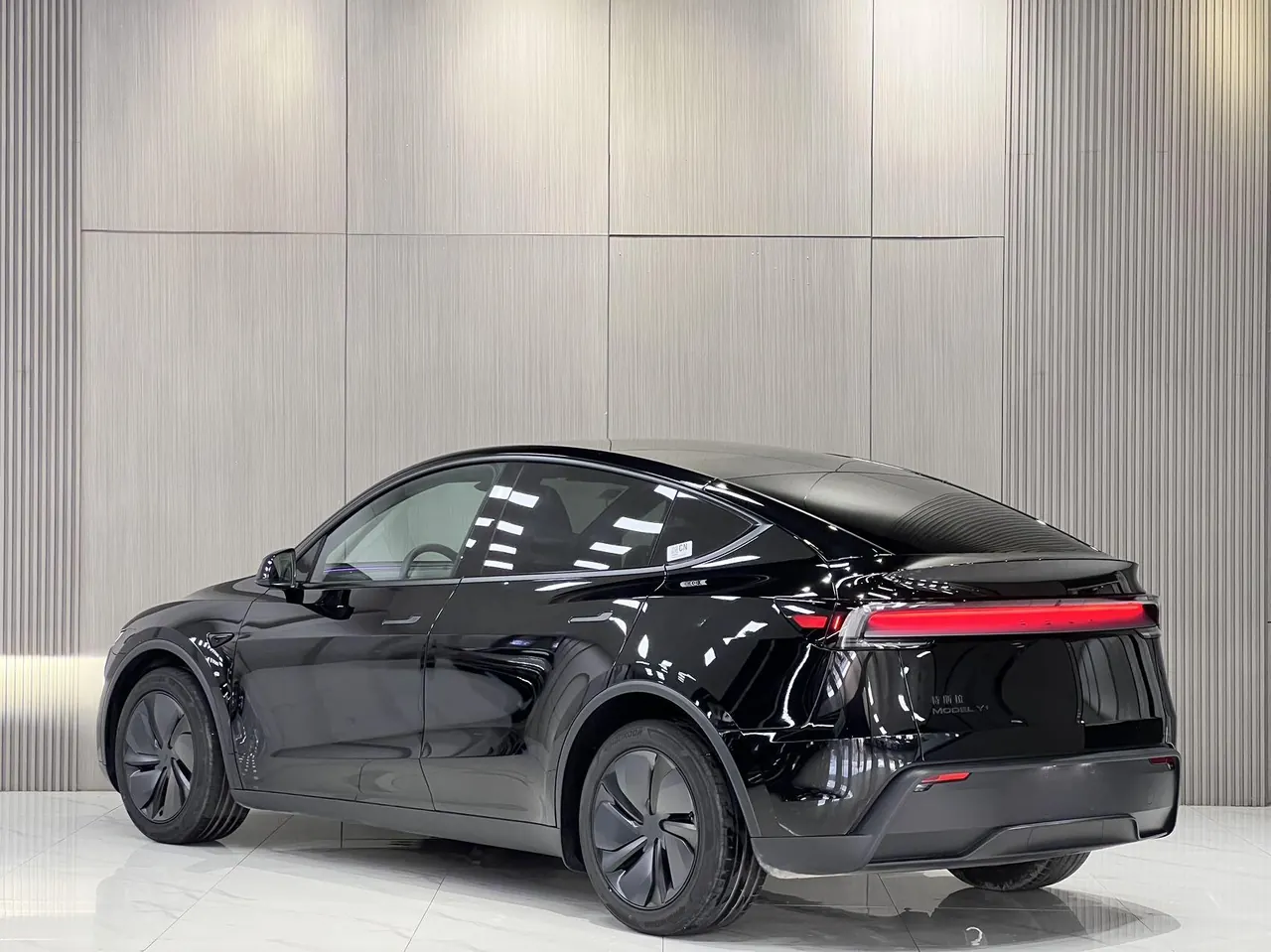 Tesla 2026 Model Y long endurance all-wheel drive version automatic transmission 6