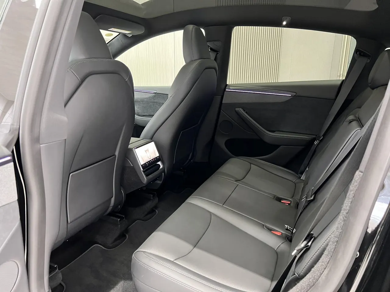 Tesla 2026 Model Y long endurance all-wheel drive version automatic transmission 9