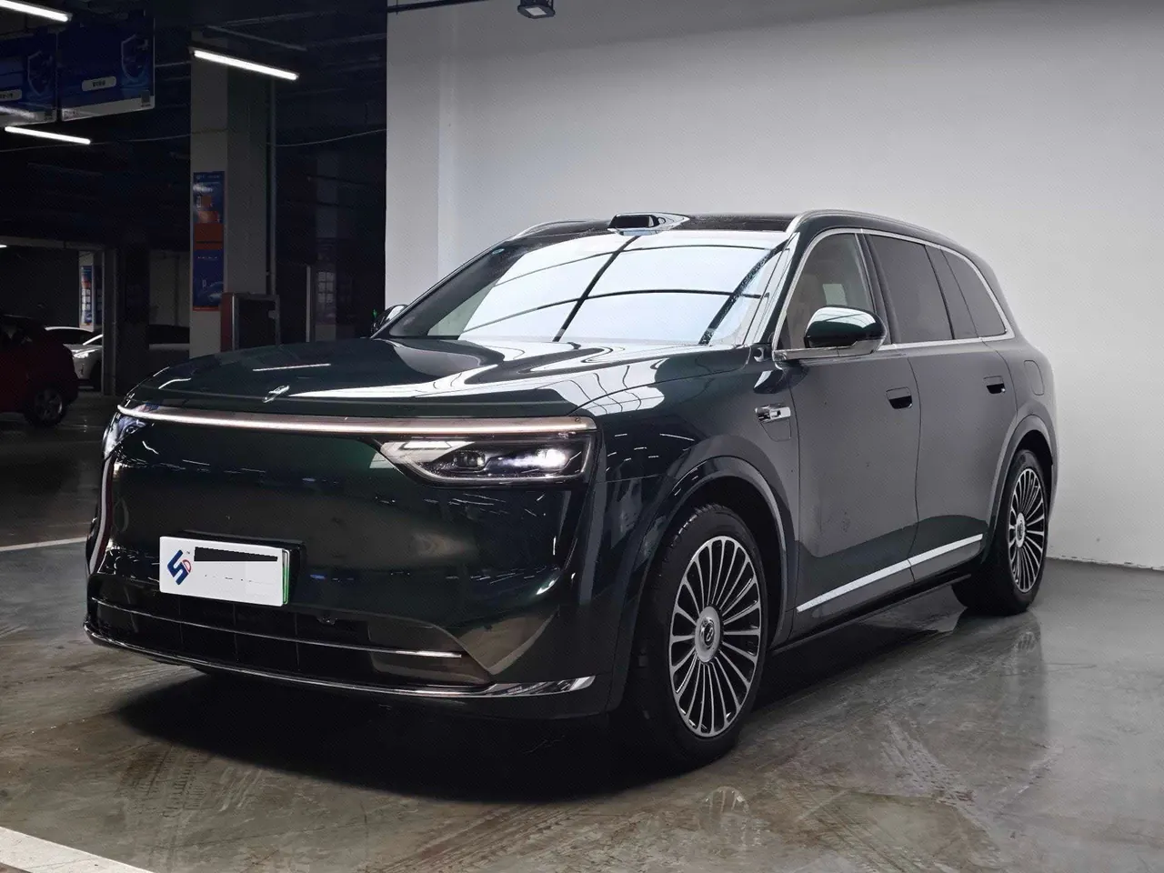 AITO 2025 AITO M8 Ultra 53.4kWh 6-seat automatic gear - View 1