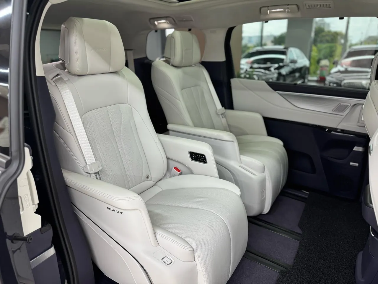 Buick 2026 GL8 Lu Zun PHEV 1.5T Luxury Edition Automatic Gear 11