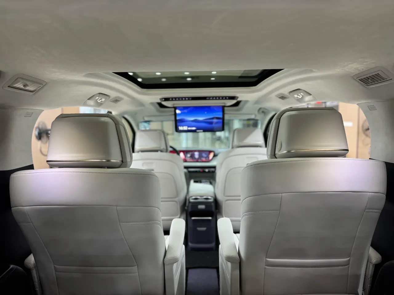 Buick 2026 GL8 Lu Zun PHEV 1.5T Luxury Edition Automatic Gear 12