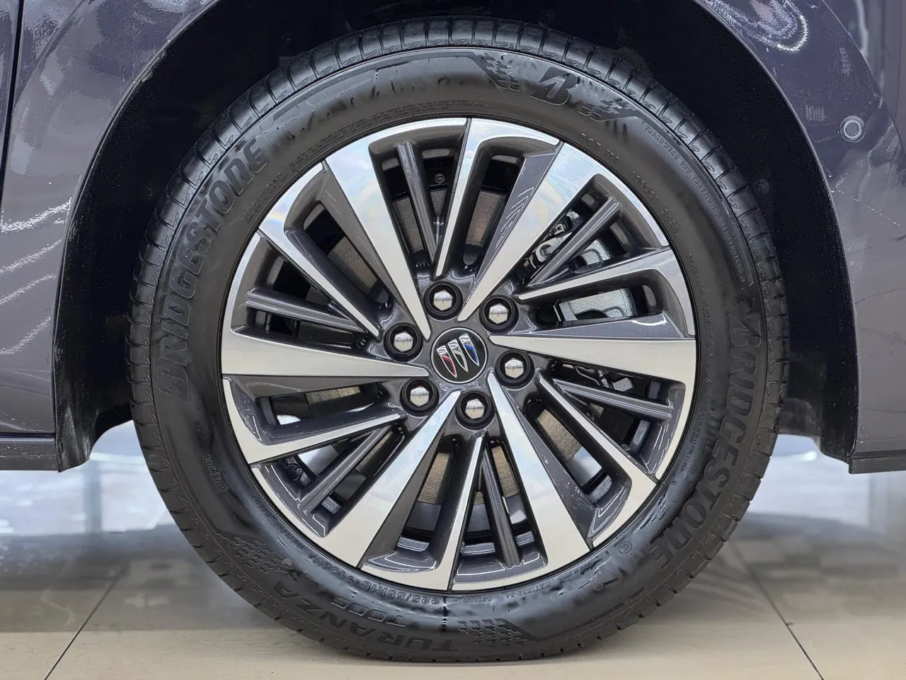 Buick 2026 GL8 Lu Zun PHEV 1.5T Luxury Edition Automatic Gear 18