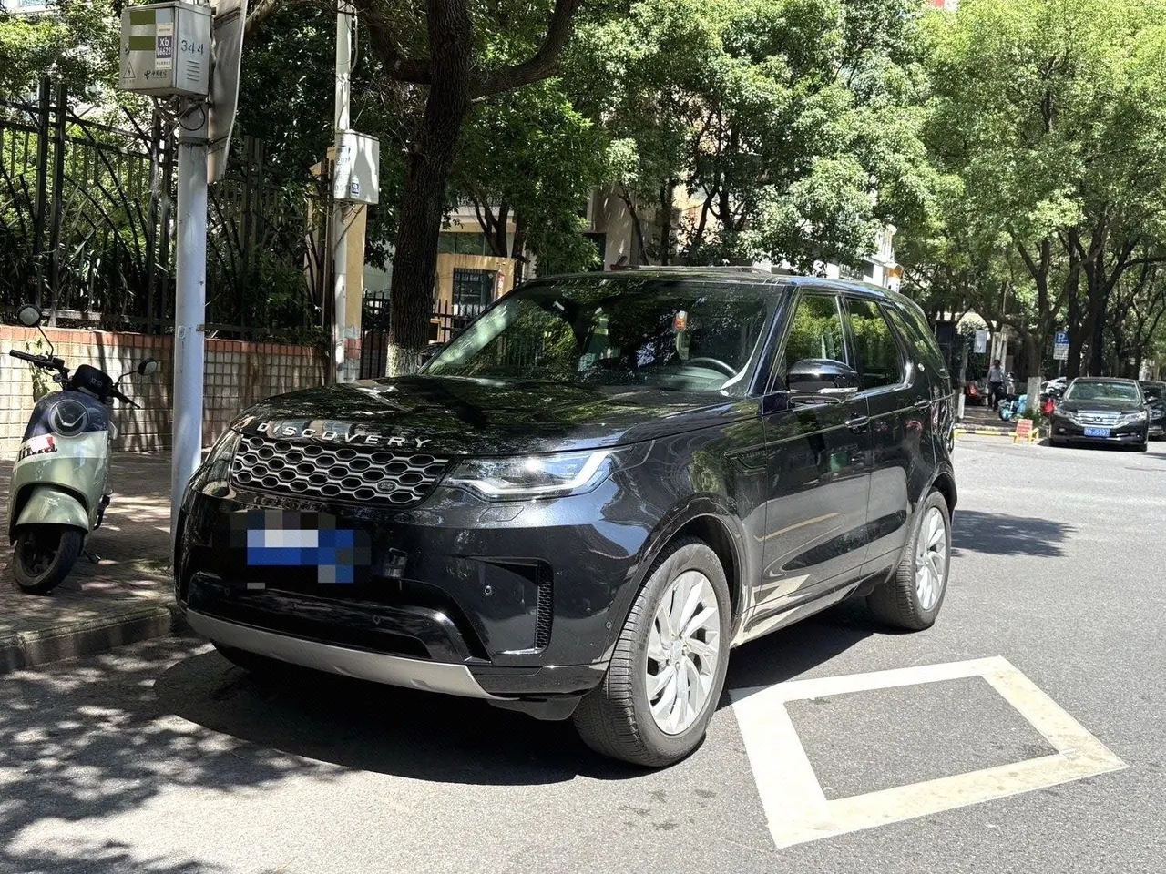 打开图片灯箱:Land Rover Discovery (Imported) 2020 Discovery 52.0 T SE Automatic Gear