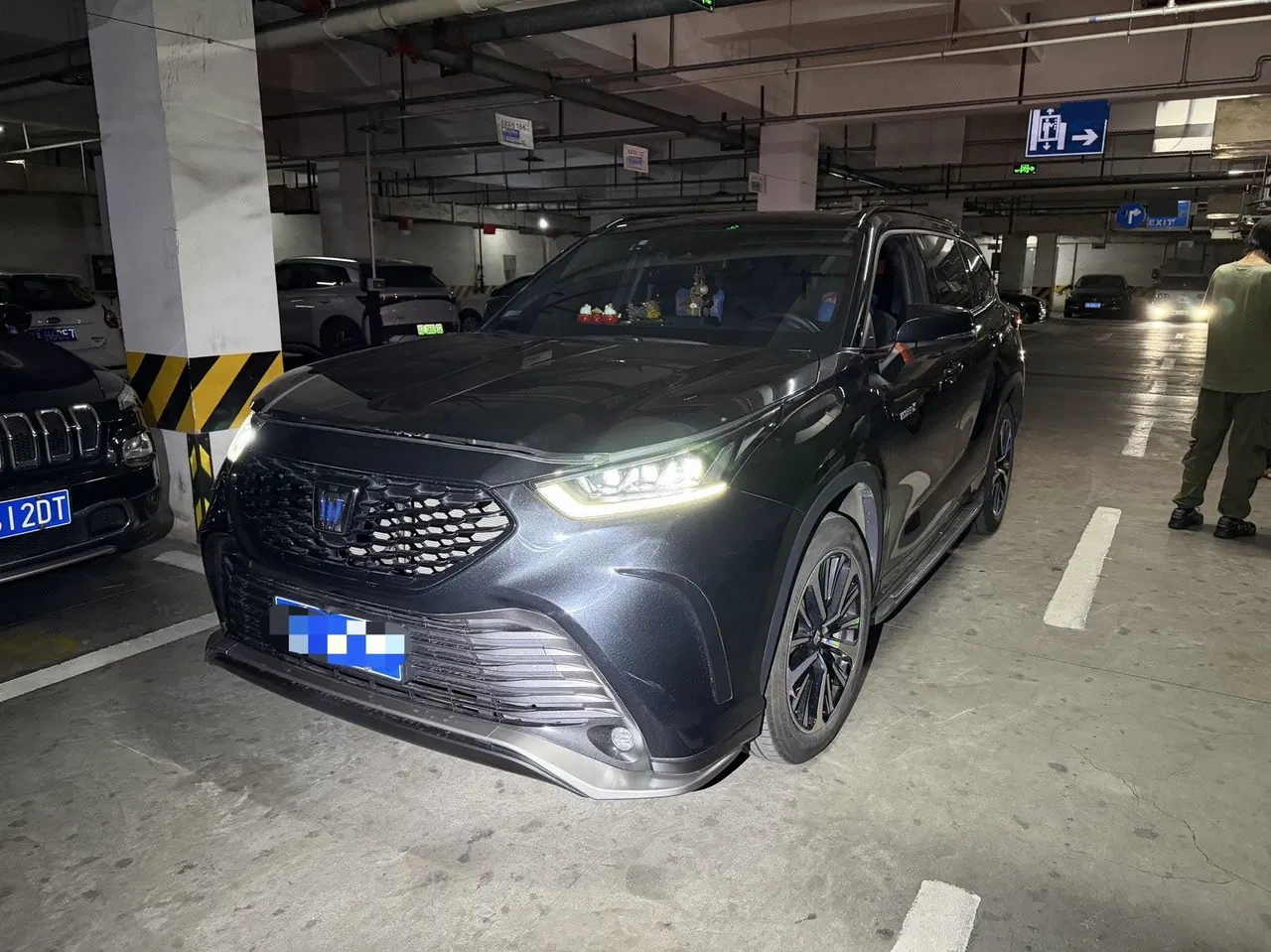Open image lightbox: Toyota 2021 Crown Land Release 2.5 Stepless Four-wheel Drive Deluxe Edition Automatic Gear