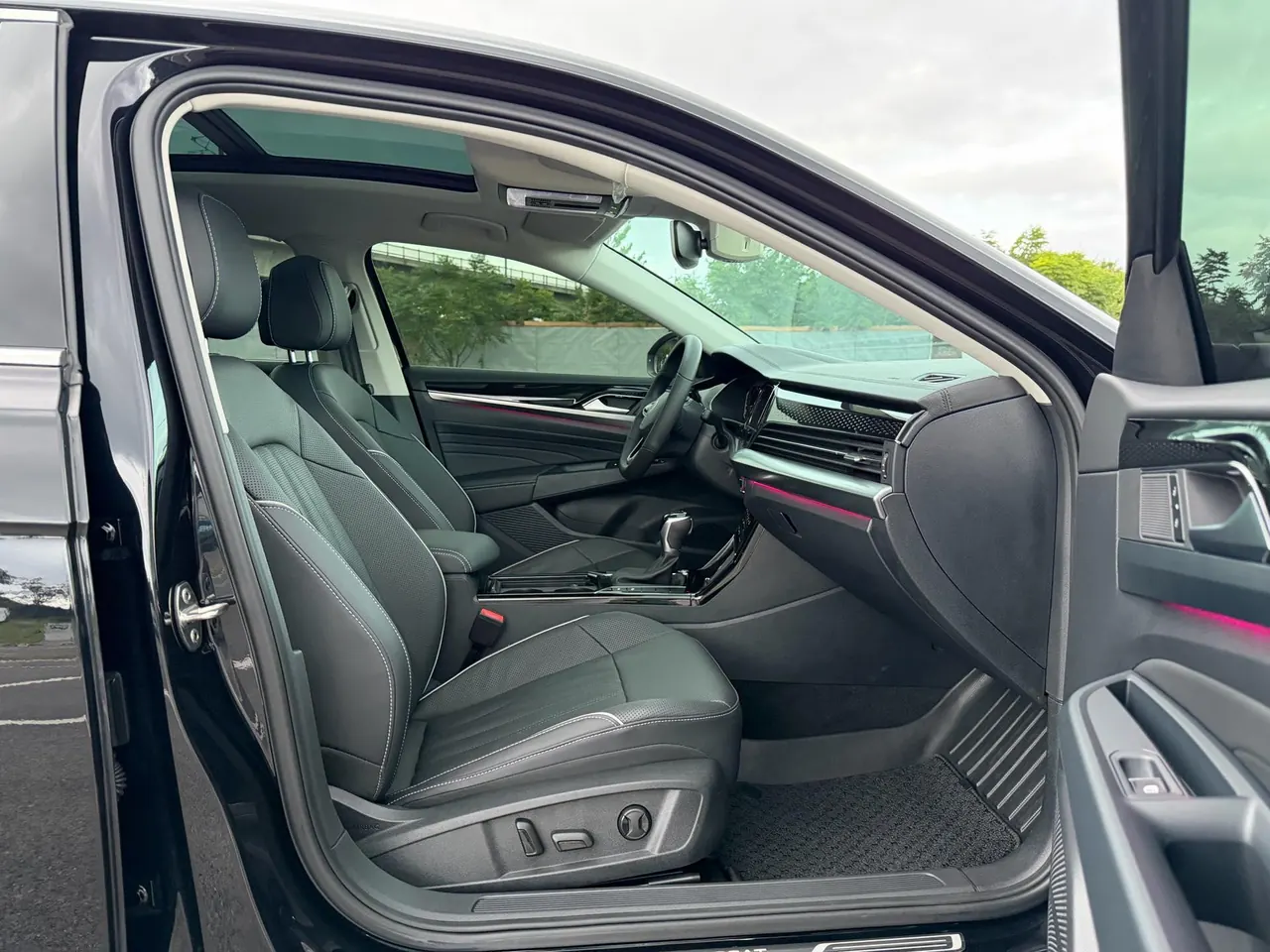 Volkswagen 2022 Passat 2.0TSI 330TSI Star Deluxe Edition Automatic Transmission 13