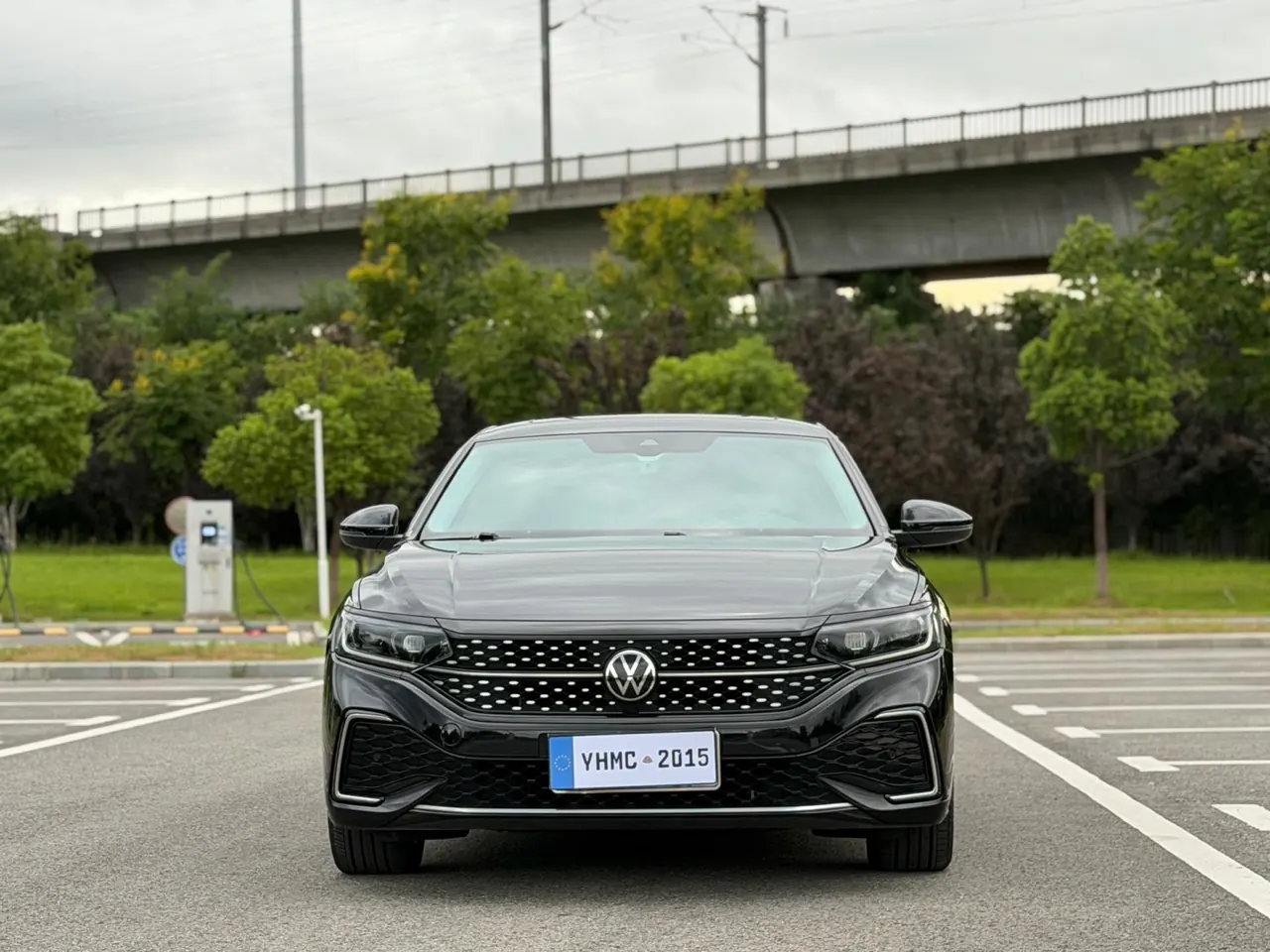Volkswagen 2022 Passat 2.0TSI 330TSI Star Deluxe Edition Automatic Transmission 2