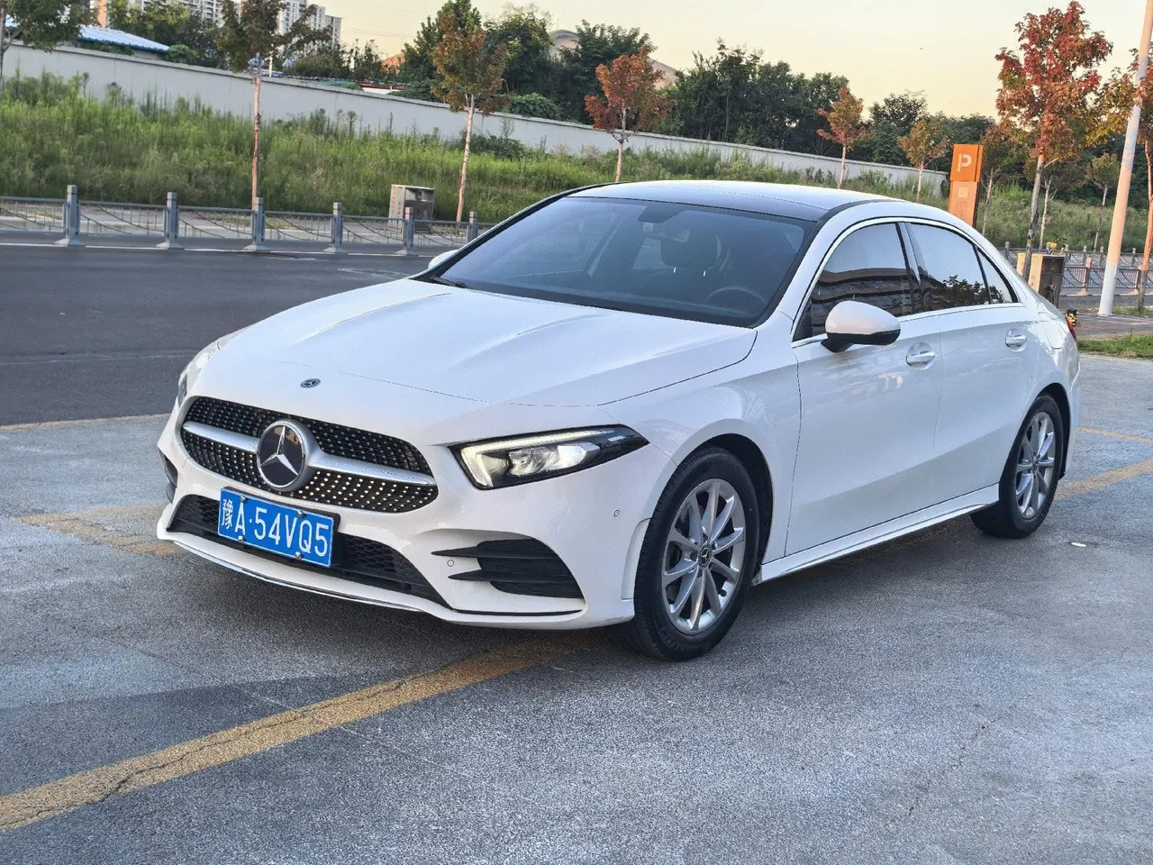 打开图片灯箱:Mercedes Benz Class A 2020 A 200 L 1.3T Dynamic (Modified) Automatic Gear